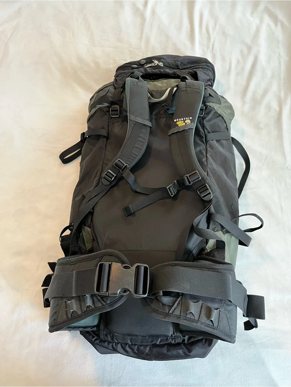 Mountain HardWear Trance Men’s Black Olive Hiking Backpack 32” Lgth 55 liter EUC